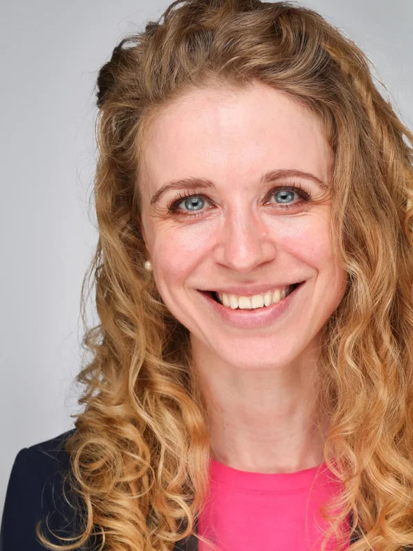 Porträt von Katharina Pratesi.
